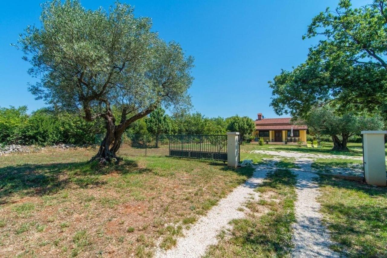 Holiday House Val Vidal ロヴィニ エクステリア 写真