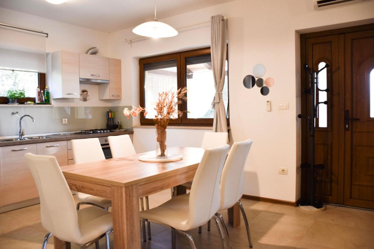 Holiday House Val Vidal ロヴィニ エクステリア 写真