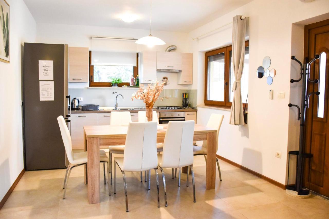 Holiday House Val Vidal ロヴィニ エクステリア 写真