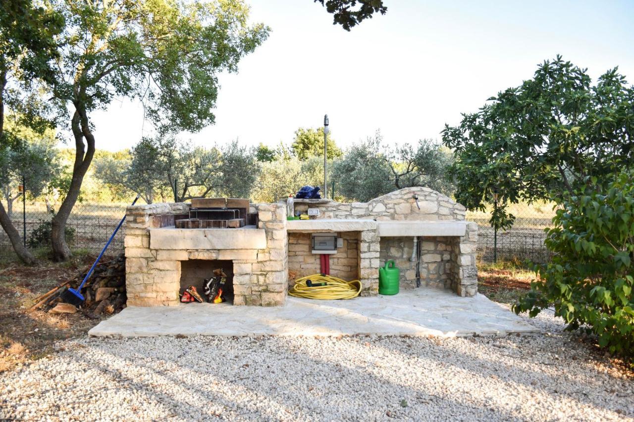 Holiday House Val Vidal ロヴィニ エクステリア 写真