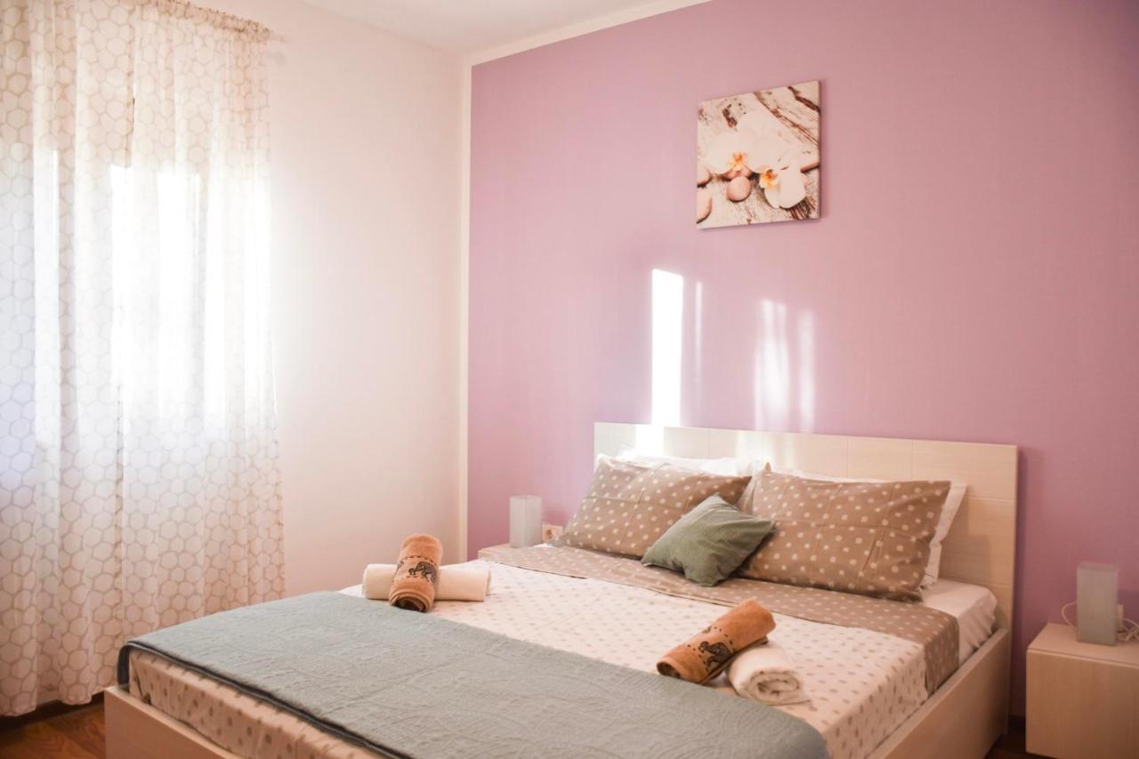 Holiday House Val Vidal ロヴィニ エクステリア 写真